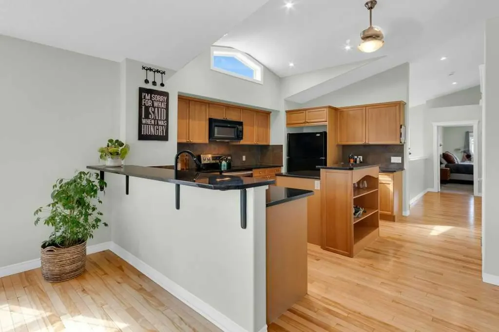 36 Rockyspring Rise NW Calgary AB T3G 5Z9