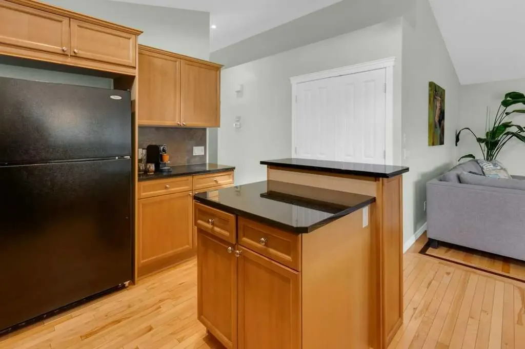 36 Rockyspring Rise NW Calgary AB T3G 5Z9