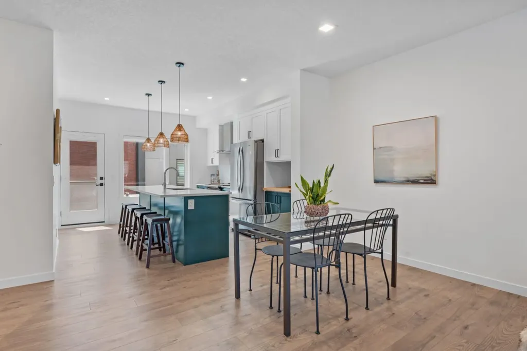 408 Greenbriar Common NW Calgary AB T3B 6J3