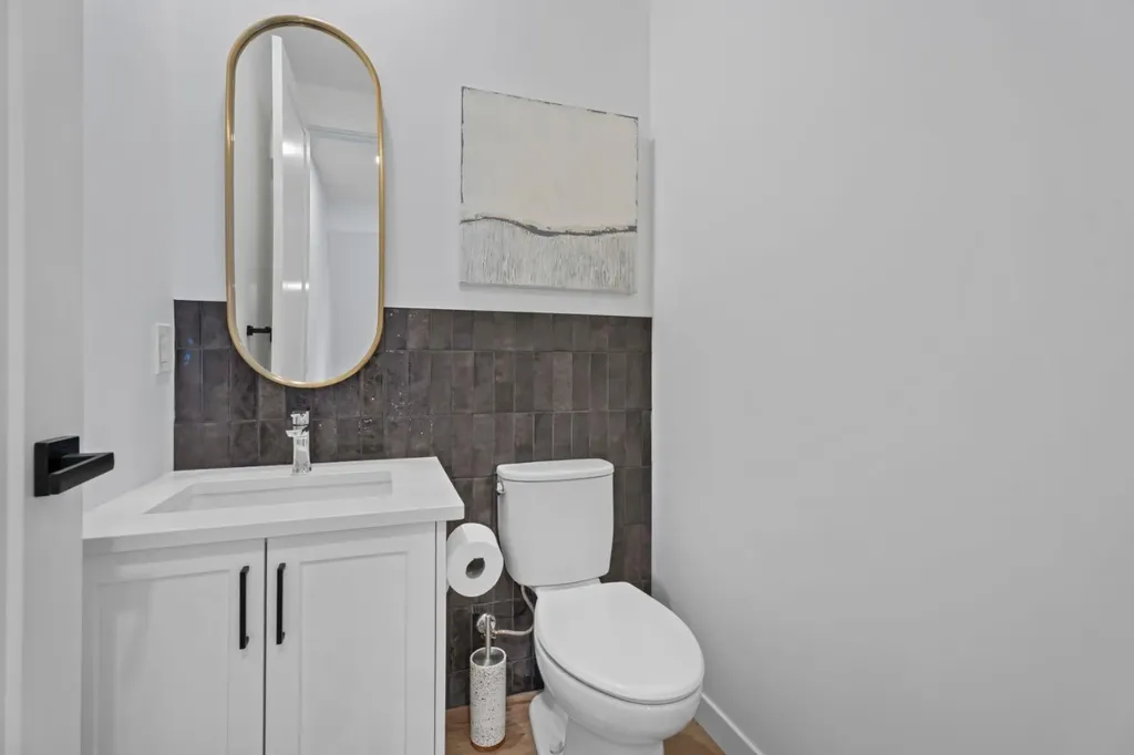 408 Greenbriar Common NW Calgary AB T3B 6J3