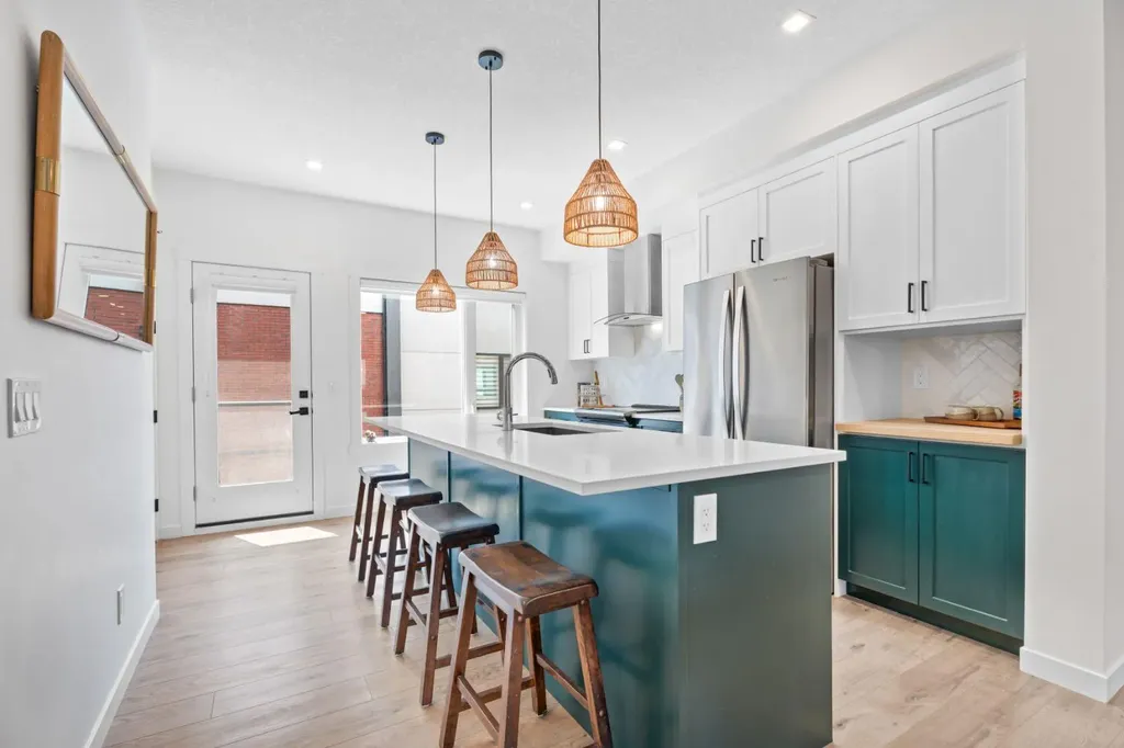 408 Greenbriar Common NW Calgary AB T3B 6J3