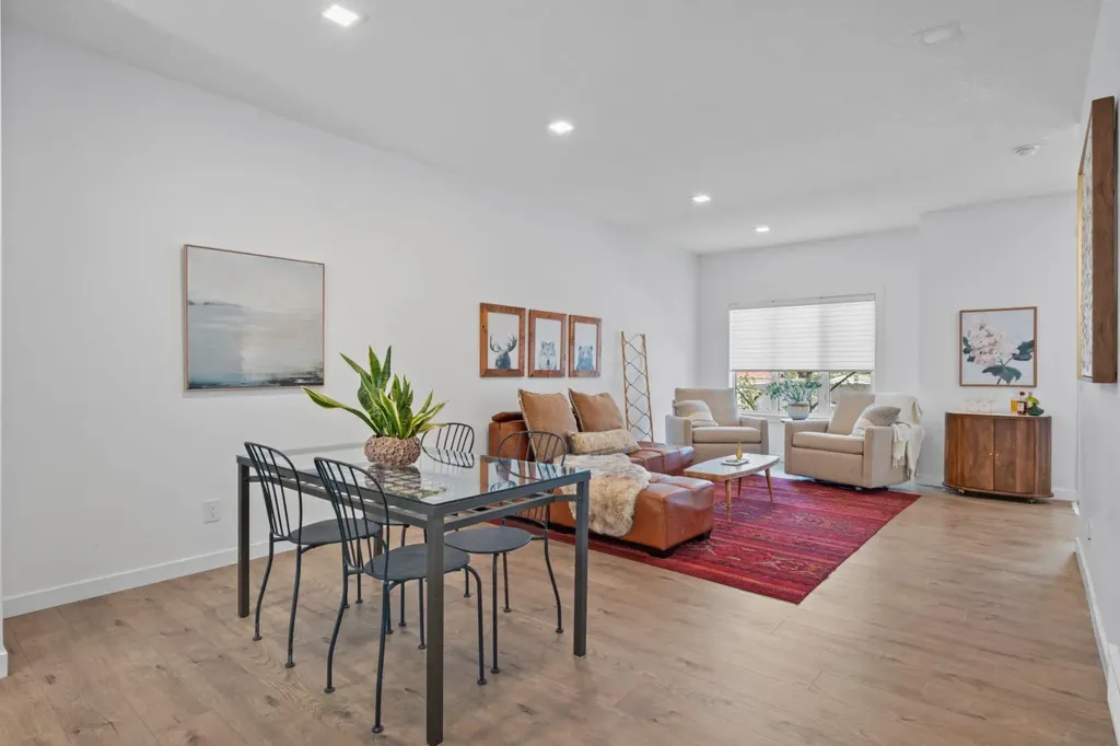 408 Greenbriar Common NW Calgary AB T3B 6J3