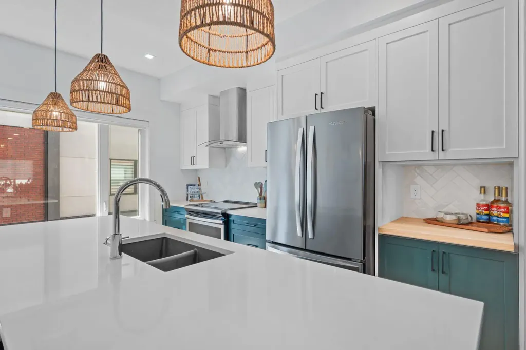 408 Greenbriar Common NW Calgary AB T3B 6J3