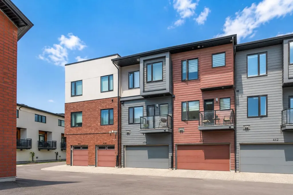 408 Greenbriar Common NW Calgary AB T3B 6J3