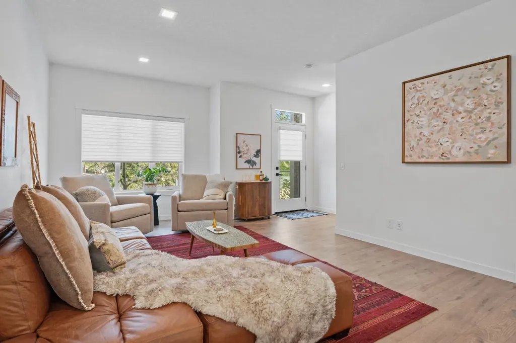 408 Greenbriar Common NW Calgary AB T3B 6J3
