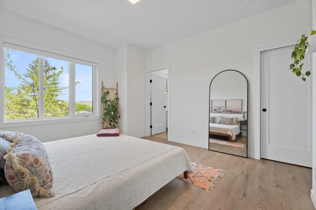 408 Greenbriar Common NW Calgary AB T3B 6J3