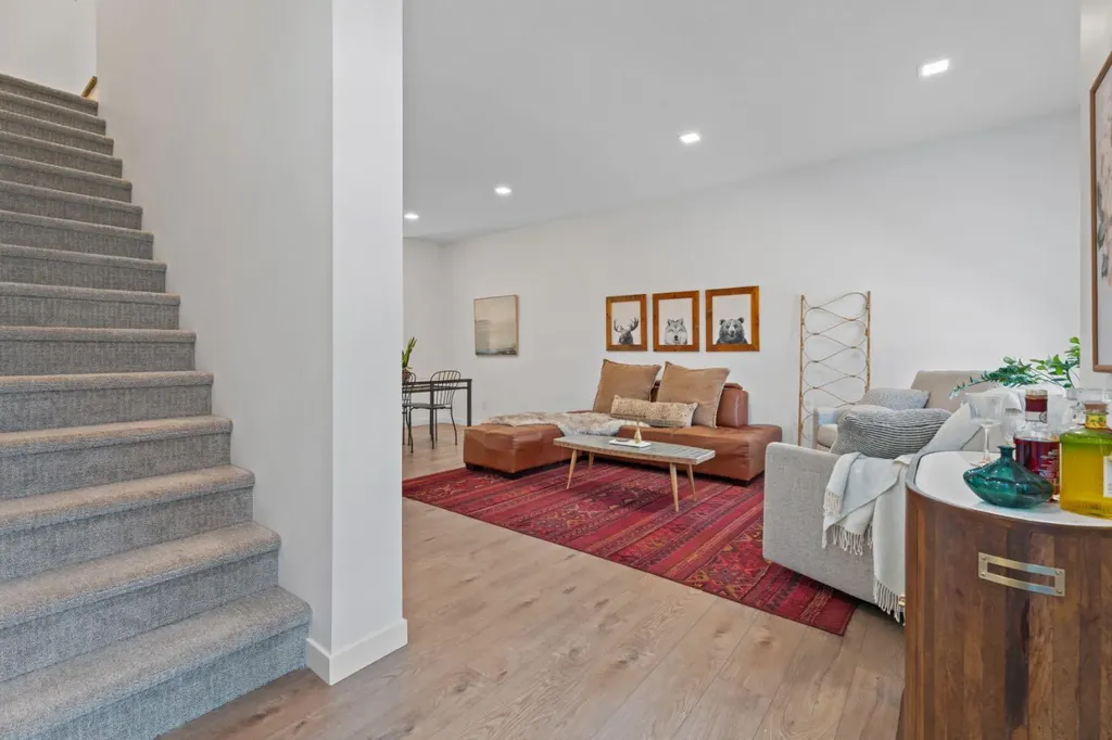408 Greenbriar Common NW Calgary AB T3B 6J3
