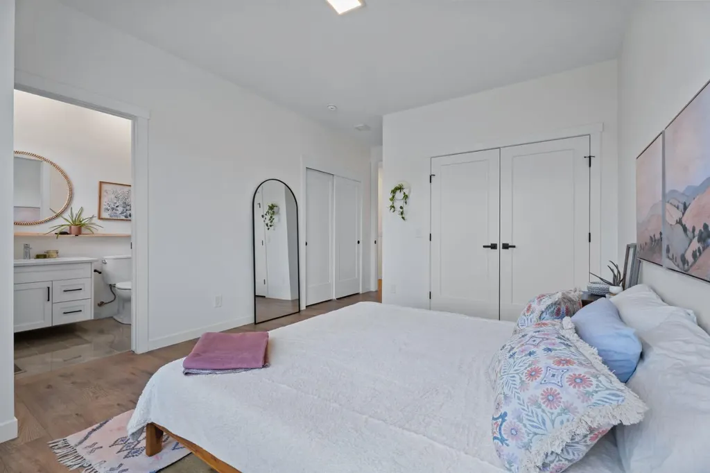 408 Greenbriar Common NW Calgary AB T3B 6J3