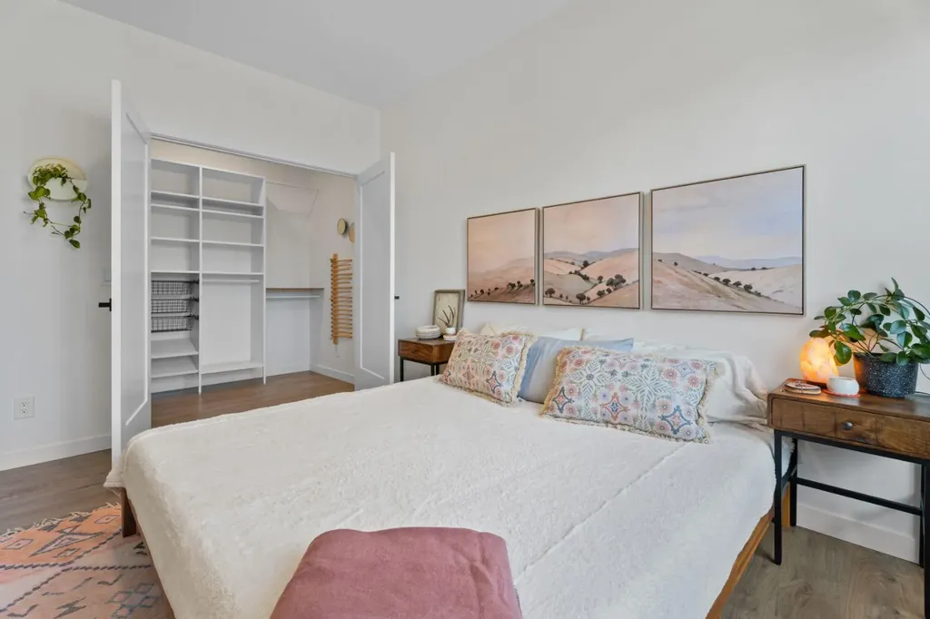 408 Greenbriar Common NW Calgary AB T3B 6J3