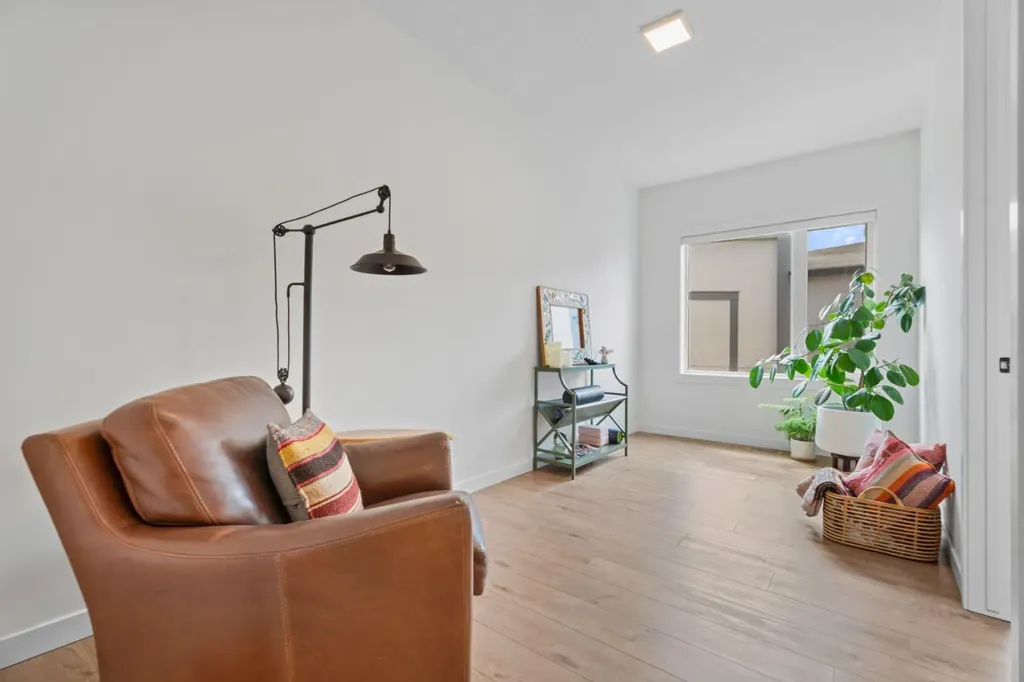 408 Greenbriar Common NW Calgary AB T3B 6J3
