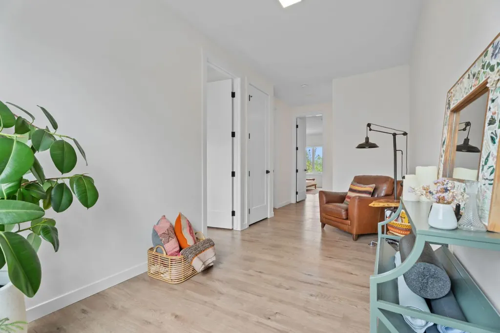 408 Greenbriar Common NW Calgary AB T3B 6J3