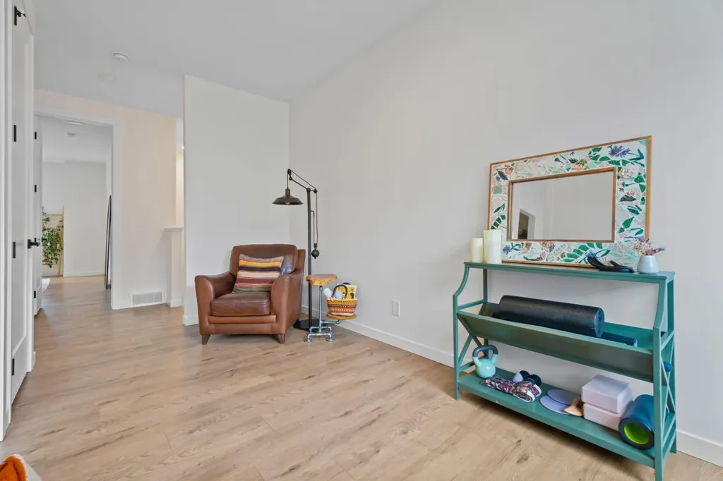 408 Greenbriar Common NW Calgary AB T3B 6J3