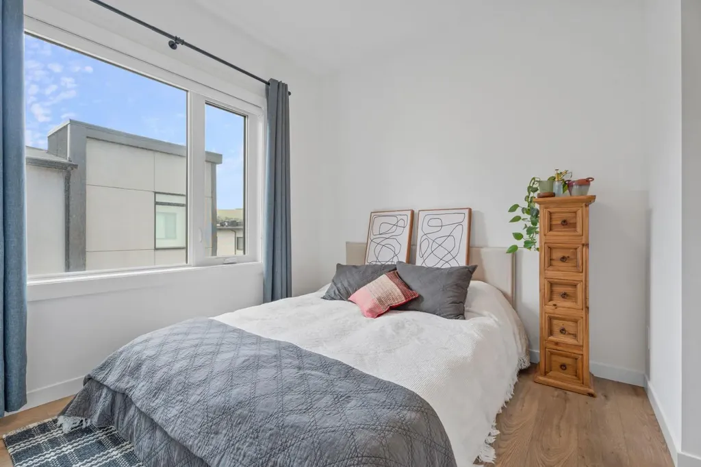 408 Greenbriar Common NW Calgary AB T3B 6J3