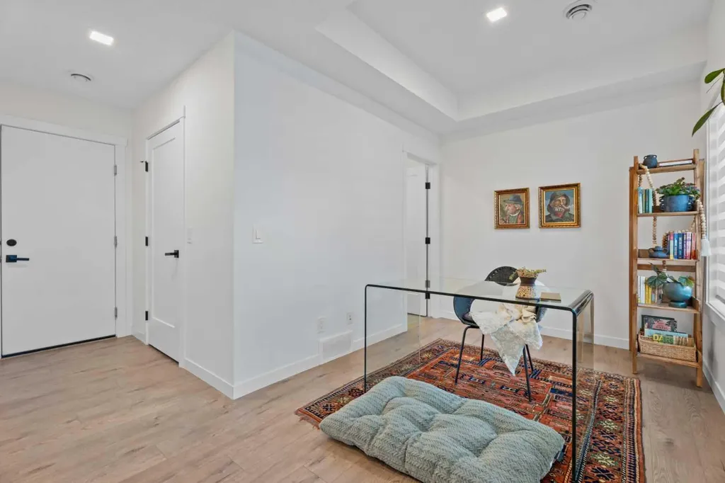 408 Greenbriar Common NW Calgary AB T3B 6J3