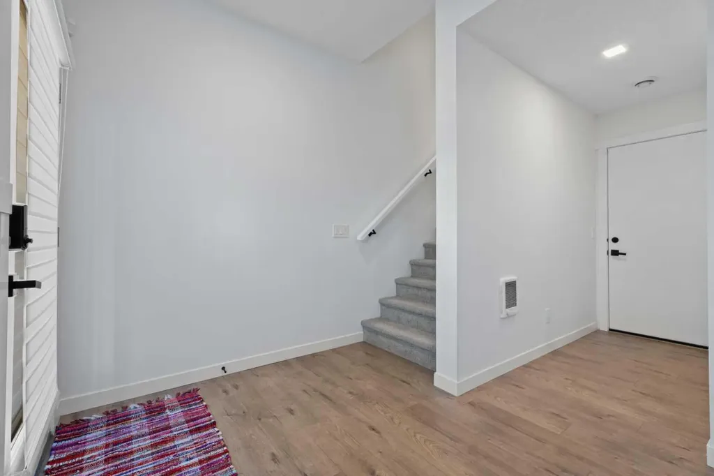 408 Greenbriar Common NW Calgary AB T3B 6J3