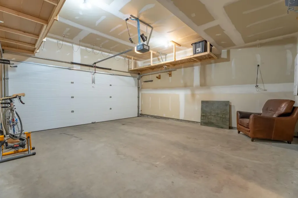 408 Greenbriar Common NW Calgary AB T3B 6J3