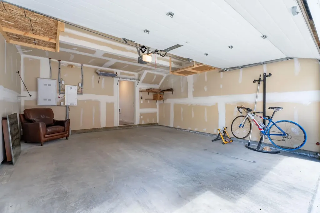 408 Greenbriar Common NW Calgary AB T3B 6J3