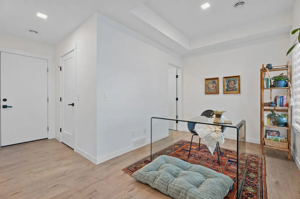 408 Greenbriar Common NW Calgary AB T3B 6J3