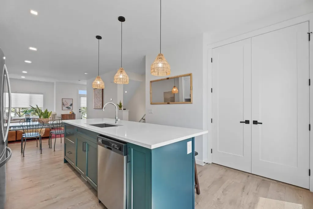 408 Greenbriar Common NW Calgary AB T3B 6J3