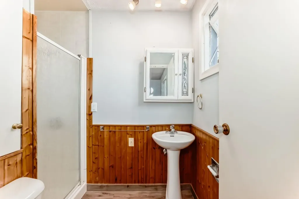 544 Penworth Way SE Calgary AB T2A4G3