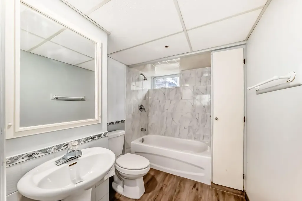 544 Penworth Way SE Calgary AB T2A4G3