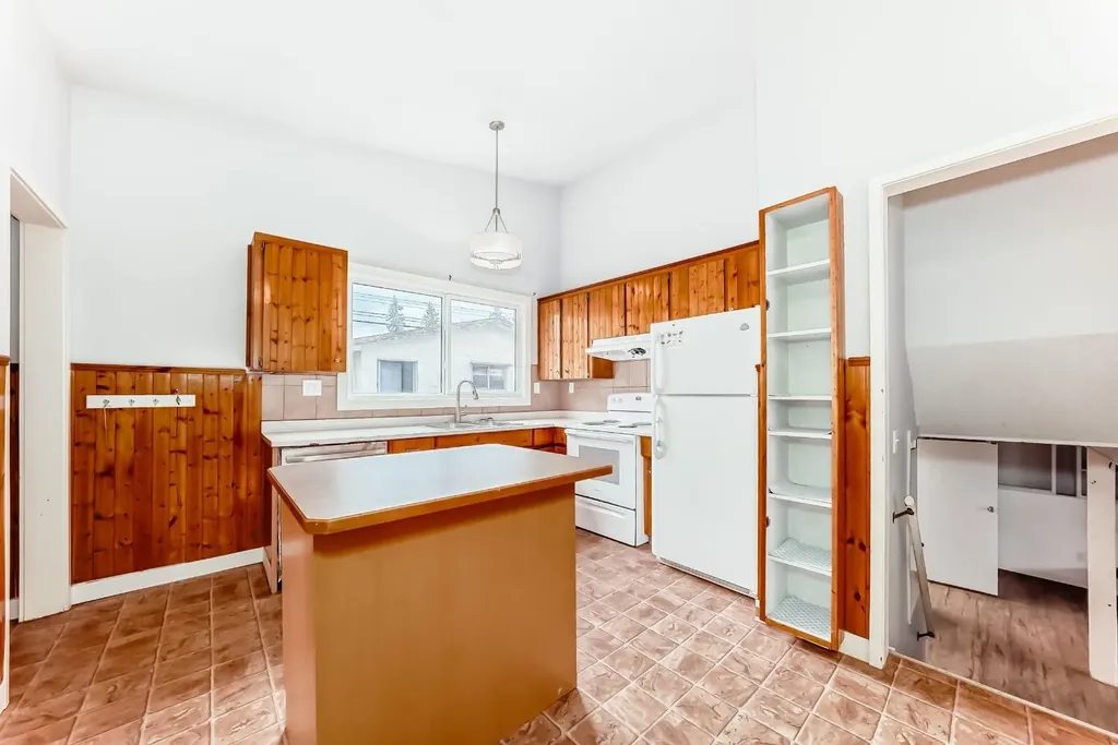 544 Penworth Way SE Calgary AB T2A4G3