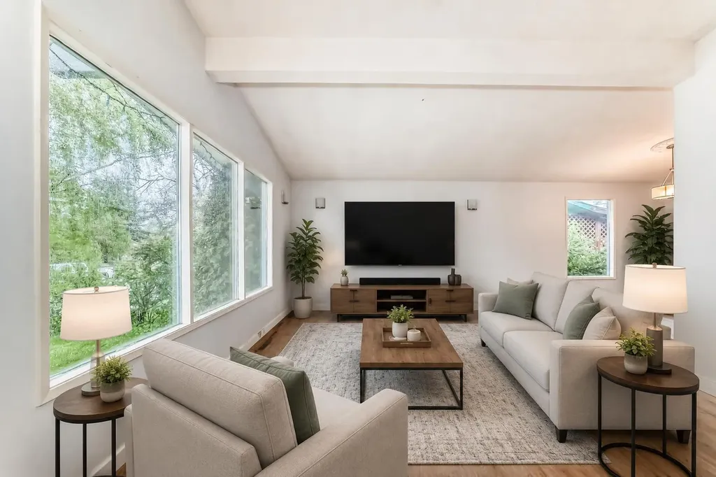 544 Penworth Way SE Calgary AB T2A4G3