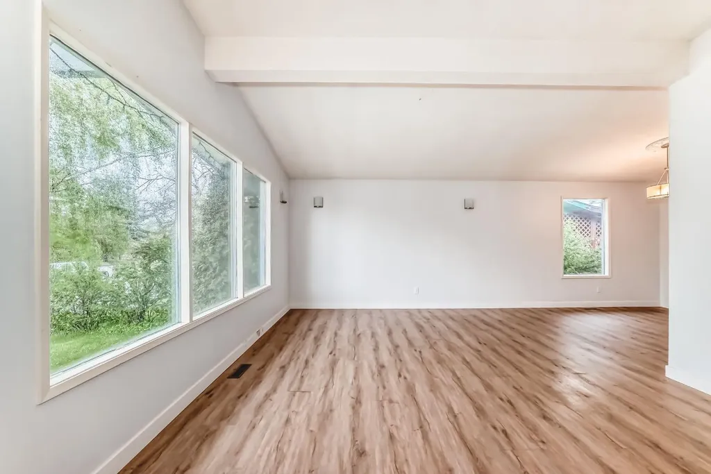 544 Penworth Way SE Calgary AB T2A4G3