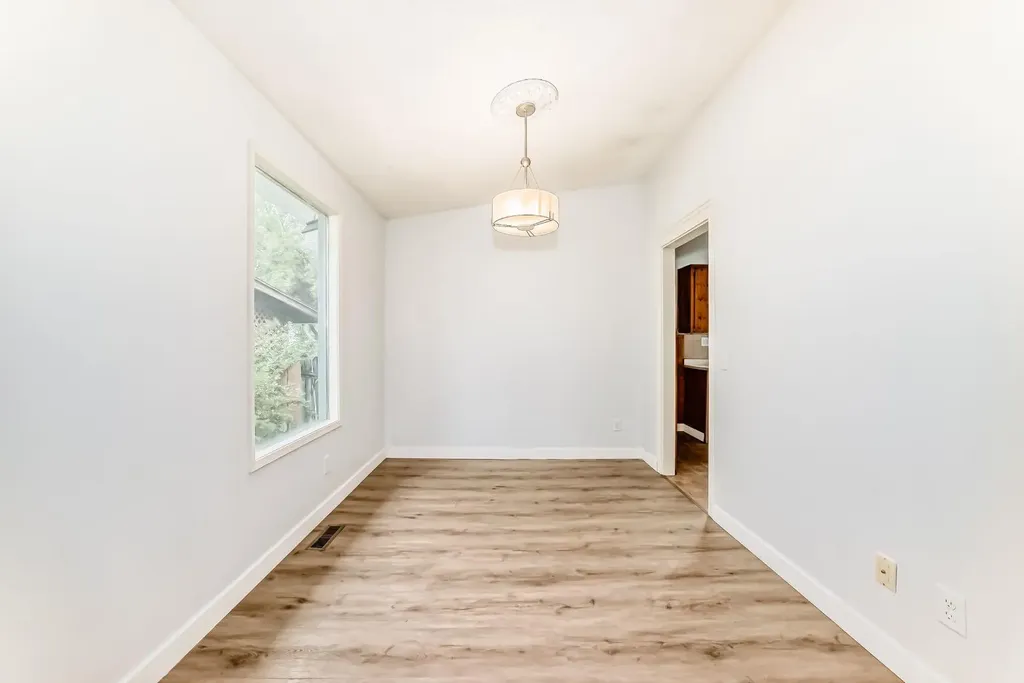 544 Penworth Way SE Calgary AB T2A4G3