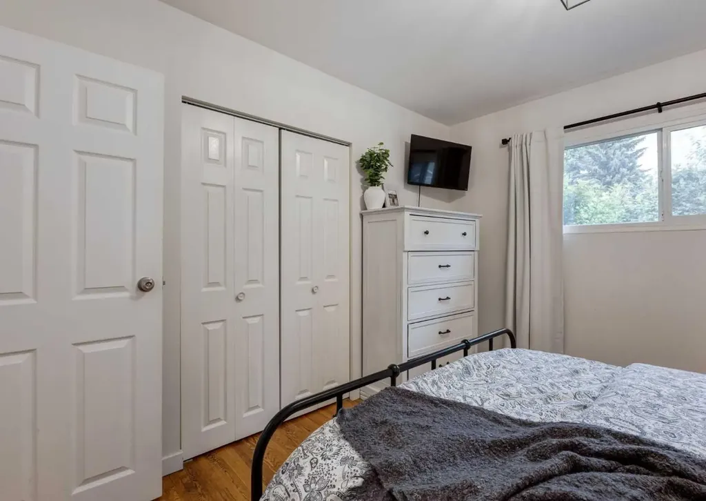 182 Fyffe Road SE Calgary AB T2H 1C1