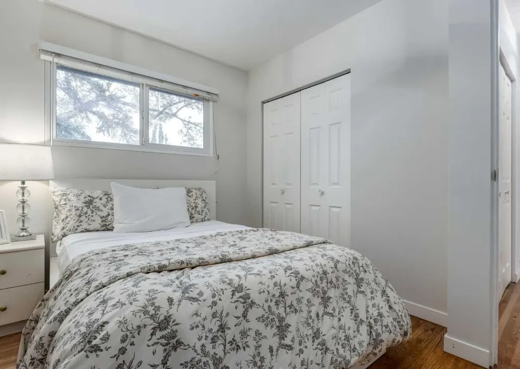 182 Fyffe Road SE Calgary AB T2H 1C1