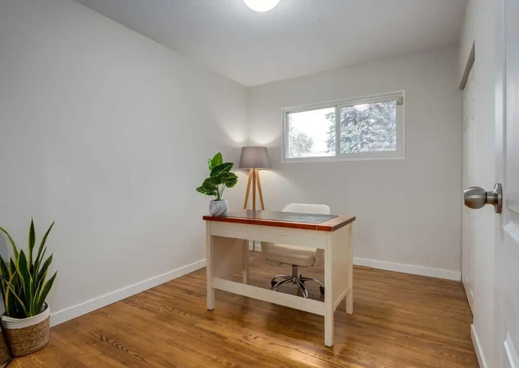 182 Fyffe Road SE Calgary AB T2H 1C1