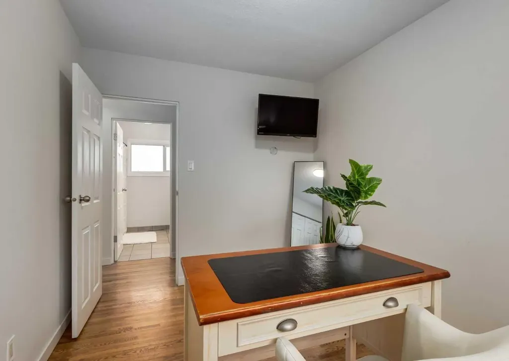 182 Fyffe Road SE Calgary AB T2H 1C1