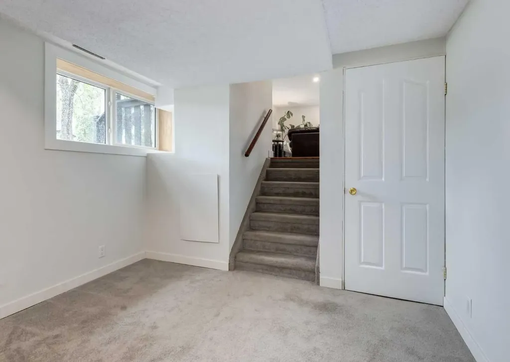 182 Fyffe Road SE Calgary AB T2H 1C1
