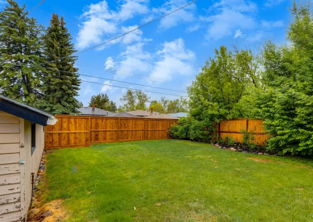 182 Fyffe Road SE Calgary AB T2H 1C1