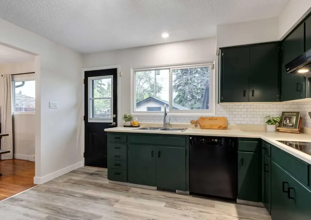 182 Fyffe Road SE Calgary AB T2H 1C1
