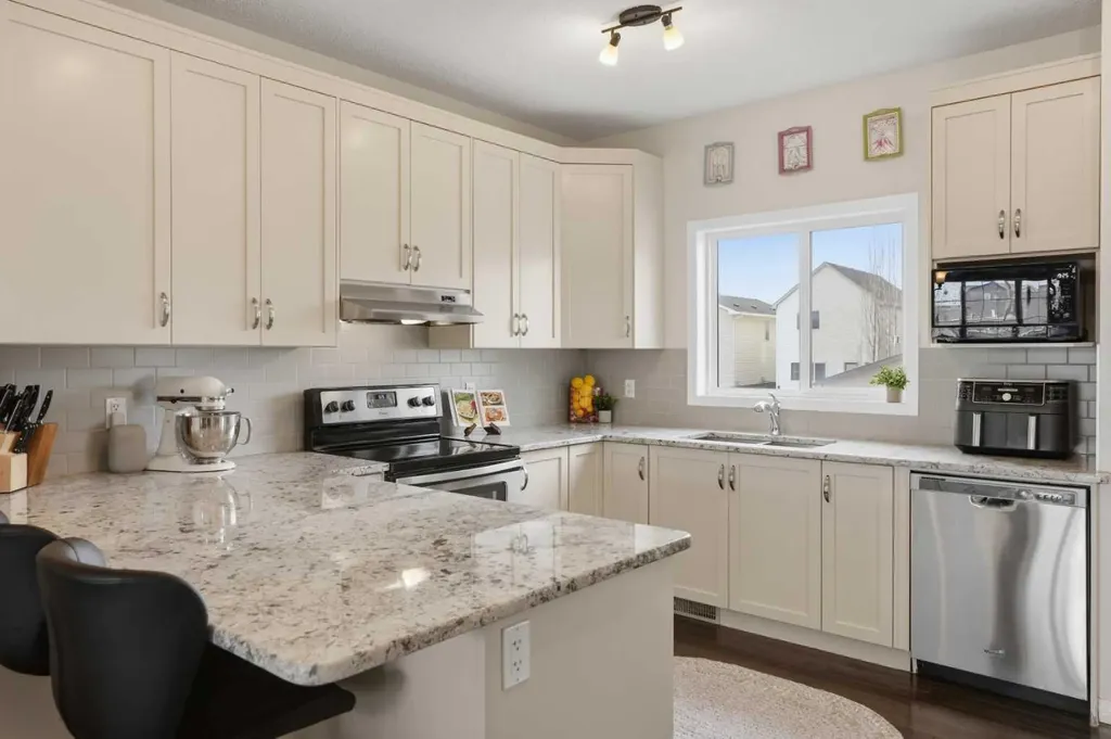 2116 Reunion Square NW Airdrie AB T4B0Y9