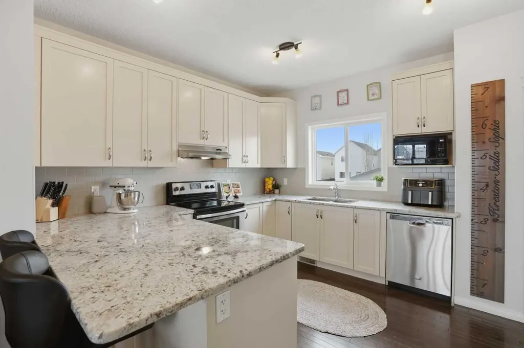 2116 Reunion Square NW Airdrie AB T4B0Y9
