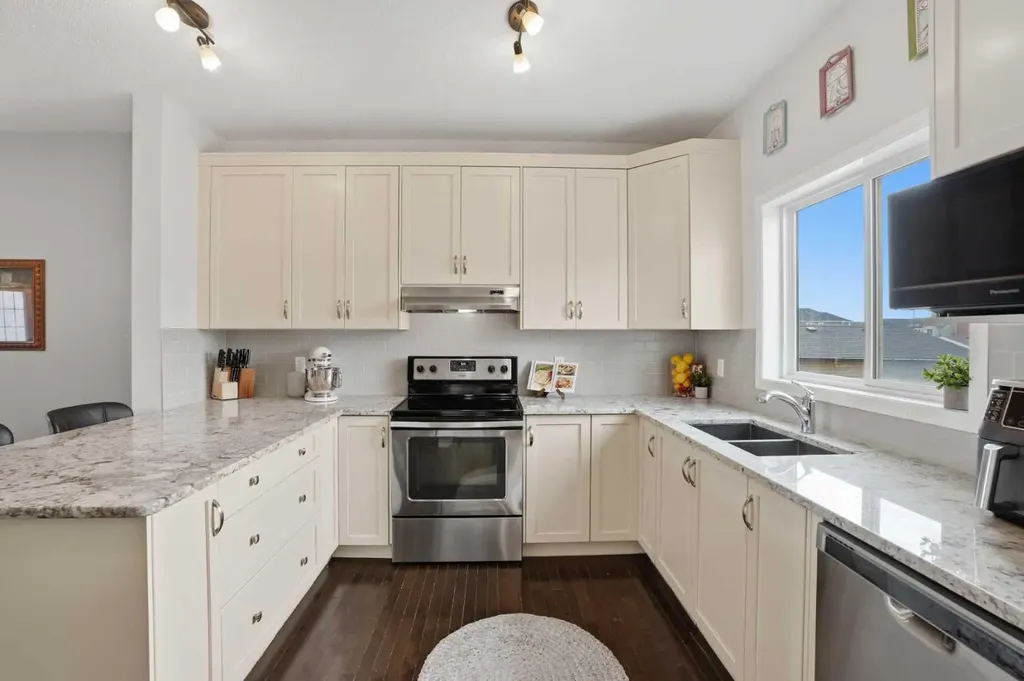 2116 Reunion Square NW Airdrie AB T4B0Y9