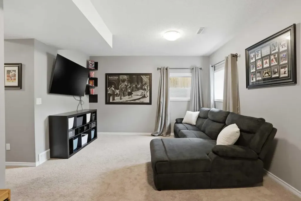 2116 Reunion Square NW Airdrie AB T4B0Y9