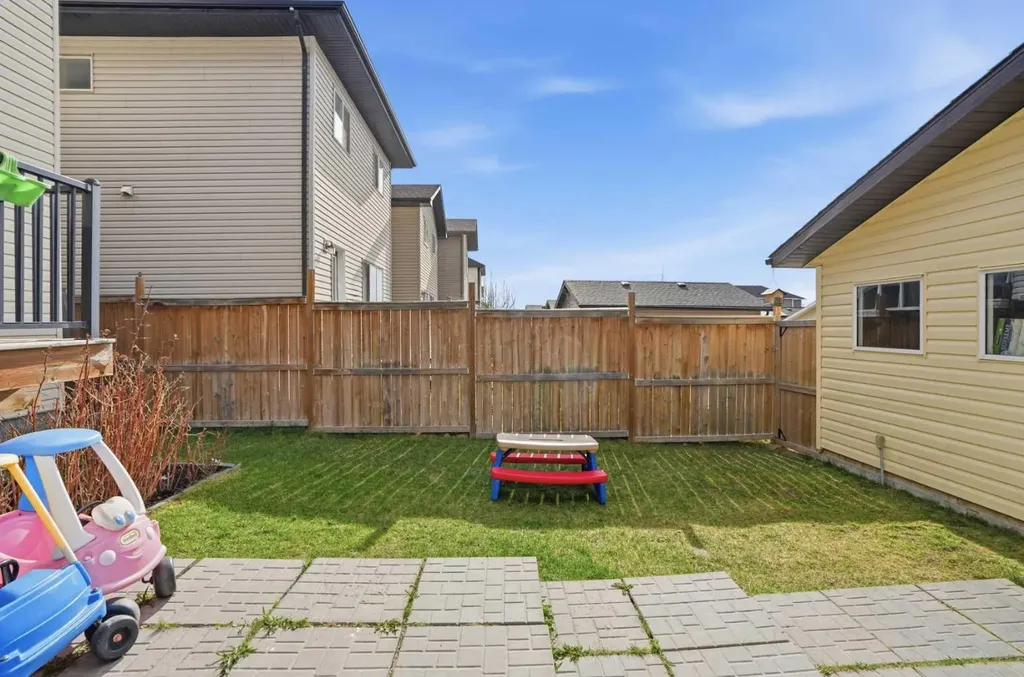2116 Reunion Square NW Airdrie AB T4B0Y9