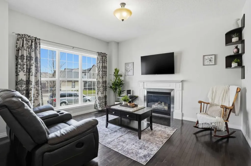 2116 Reunion Square NW Airdrie AB T4B0Y9