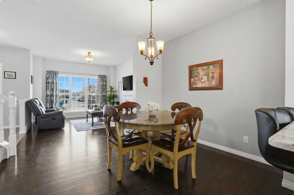 2116 Reunion Square NW Airdrie AB T4B0Y9
