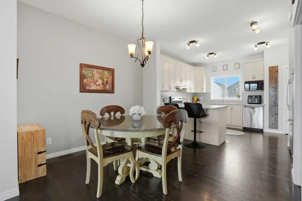 2116 Reunion Square NW Airdrie AB T4B0Y9