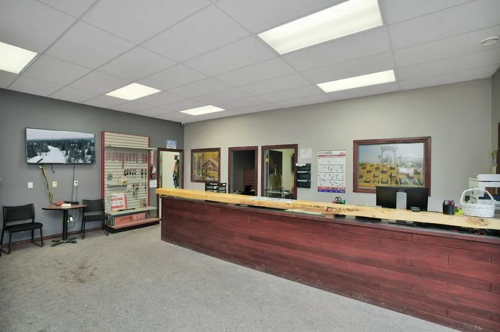 1101 Main Avenue Sundre AB T0M 1X0