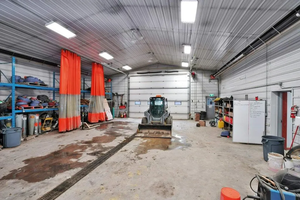 1101 Main Avenue Sundre AB T0M 1X0
