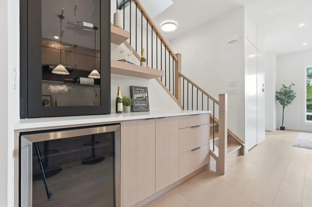 2105B 7 Street NE Calgary AB T2E4C7
