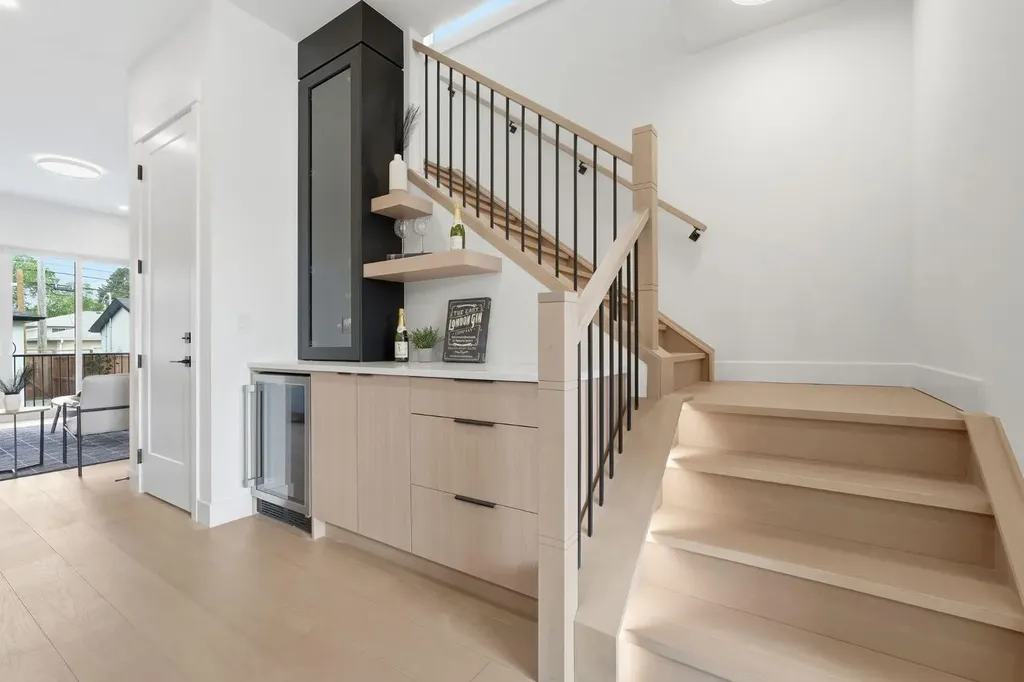 2105B 7 Street NE Calgary AB T2E4C7