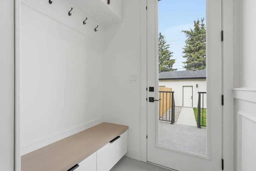 2105B 7 Street NE Calgary AB T2E4C7