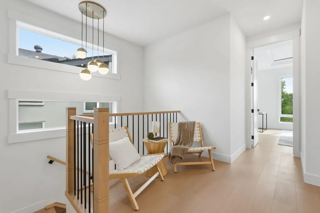 2105B 7 Street NE Calgary AB T2E4C7